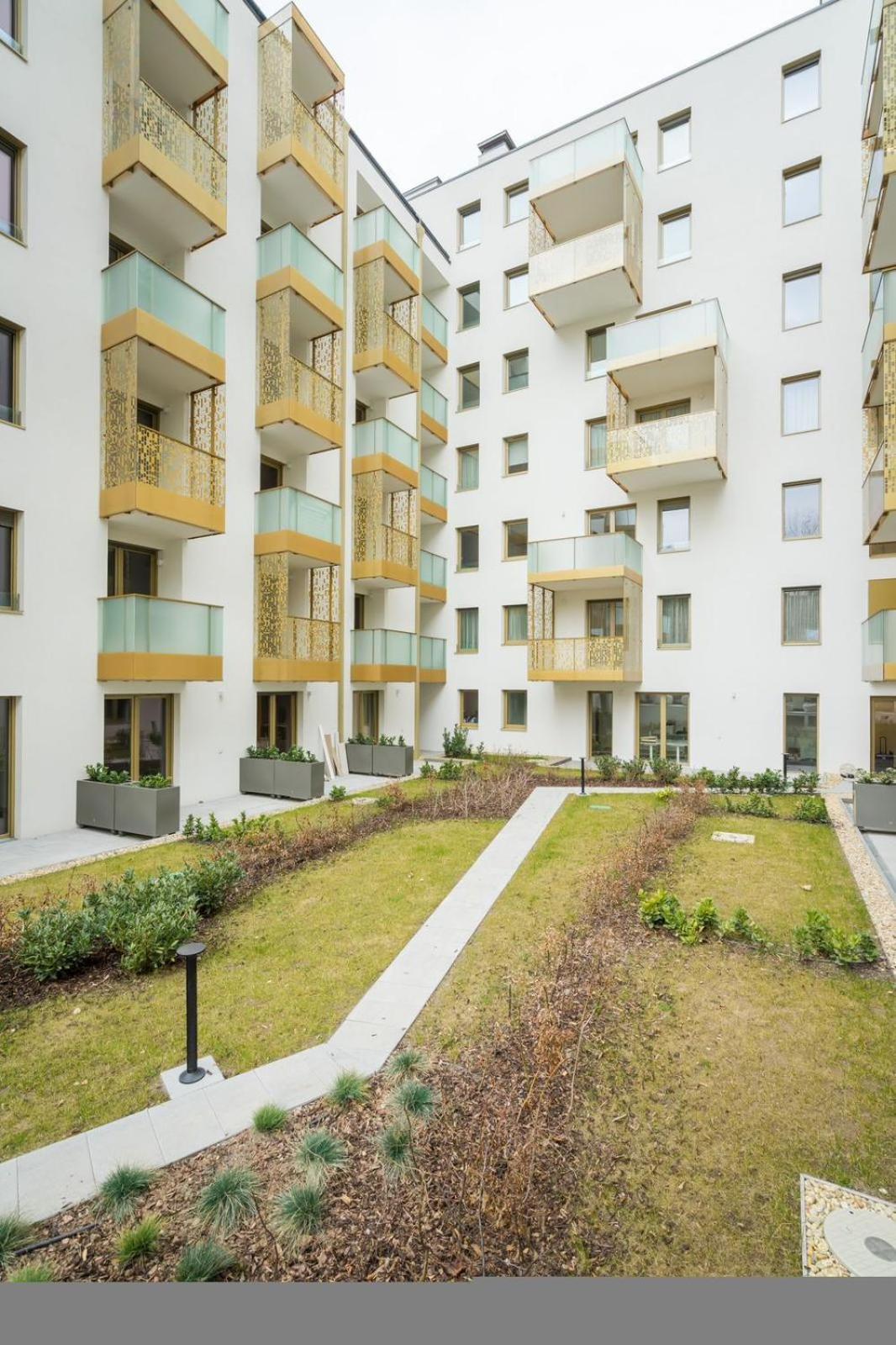 Comfort Court - Free Parking, Balcony Apartmán
